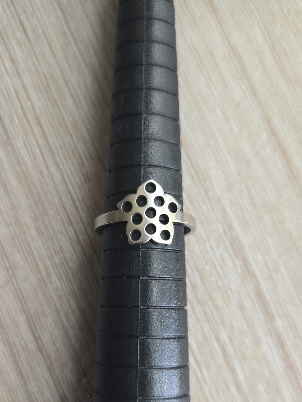 Silver Floral Cutout Ring - Silver.Size 5.